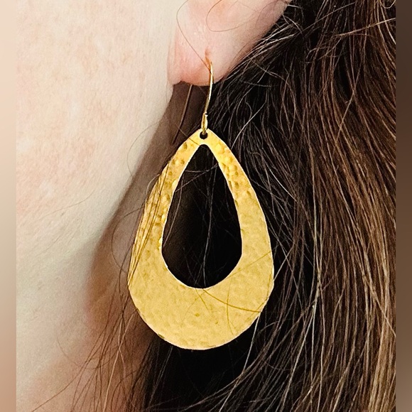 ✨NWT✨Hand Hammered Gold Teardrop Statement earrings ✨Large✨Handmade - Picture 8 of 8